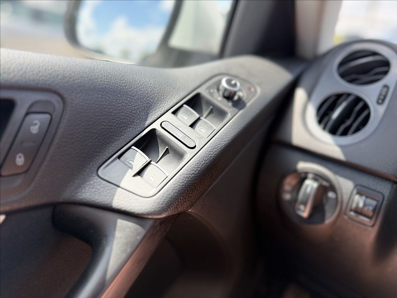 Volkswagen Tiguan 1,4 TSI PANORAMA, LED, BIXENON - fotka 16 z 36