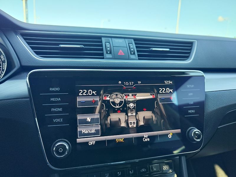 Škoda Superb 2.0 TDI/110kW Style DSG - fotka 19 z 32