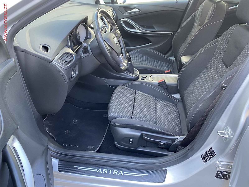 Opel Astra (2019) 1.4 T, Edition, navi, kamera - fotka 9 z 17
