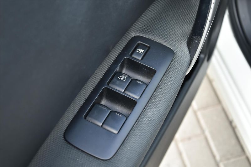 Nissan Qashqai 1.6i 84kW 1.MAJ. SERVIS.KN. ČR - fotka 20 z 20