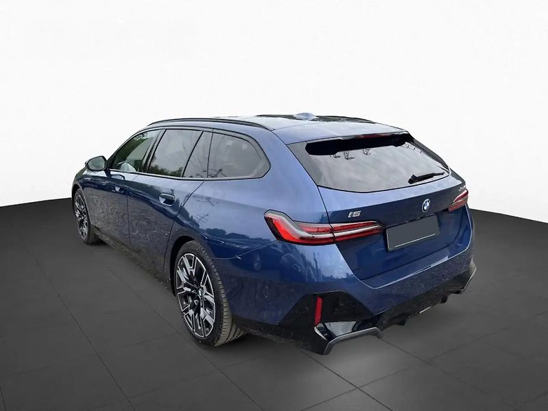 BMW i5 xDrive40 M-Sport Pro DAPro B&W - fotka 4 z 10