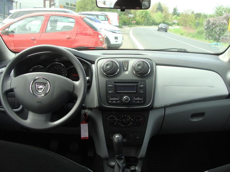 Dacia Logan 1.2i, klima - fotka 14 z 22