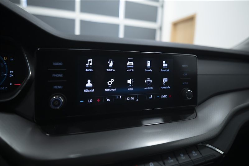 Škoda Octavia 2,0 TDI 1. MAJ ČR VÝHŘEV DPH - fotka 37 z 42
