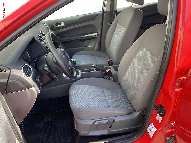 Ford Focus (2007) 1.6 TDCi, ČR, AC - fotka 9 z 16