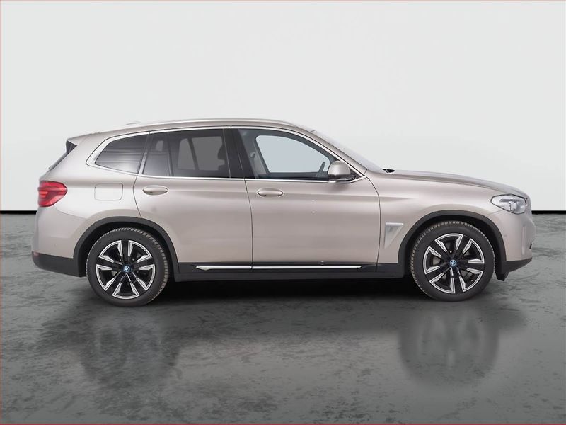 BMW iX3 (2022) 80 kWh, SoH 98% - fotka 6 z 19