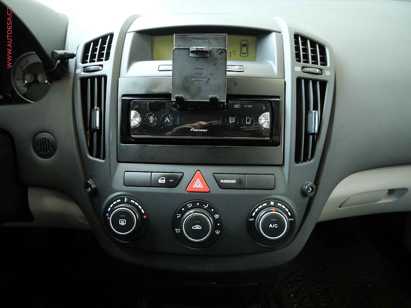 Kia Ceed (2007) 1.4i, ČR, Klima - fotka 13 z 19