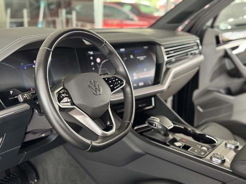 Volkswagen Touareg 3,0TDI 210kW*Discover*Vzduch - fotka 12 z 46