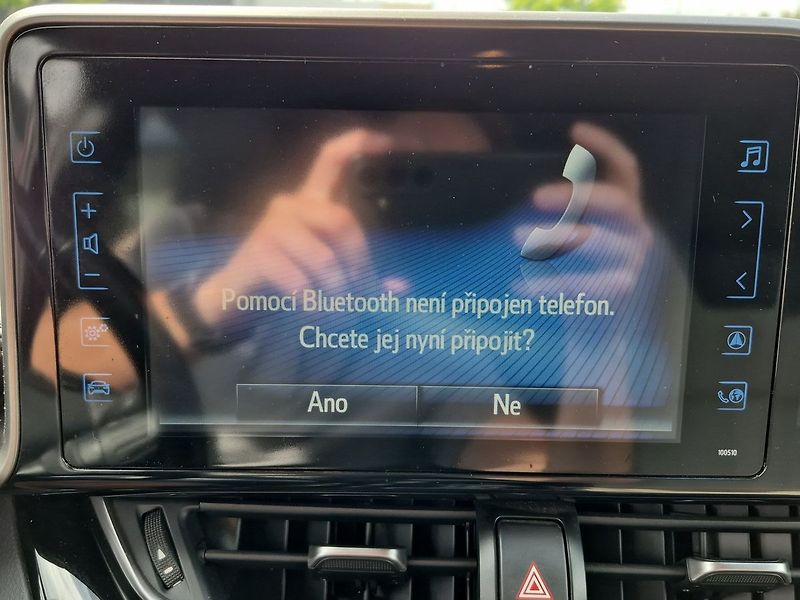 Toyota C-HR Hybrid 1.8 E-CVT Selection - fotka 19 z 26