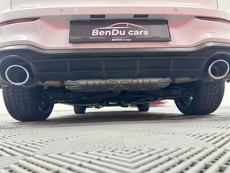 Volkswagen Golf GTI Clubsport 2.0 TSI 221 kW  - fotka 7 z 43