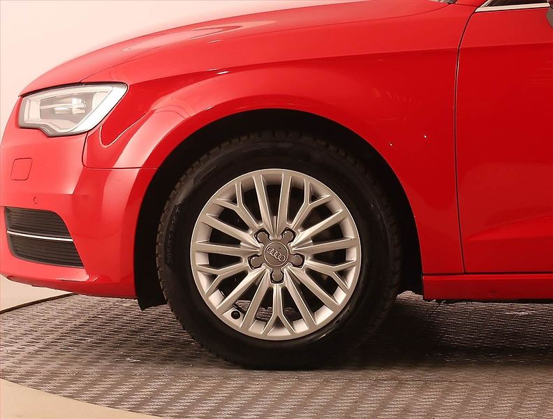 Audi A3 (2014) 1.2 TFSI, Kůže, Bi-Xenony - fotka 14 z 18