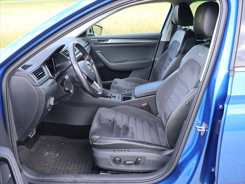 Škoda Superb 2,0 TDI DSG 4x4 CZ Scout DPH - fotka 12 z 35
