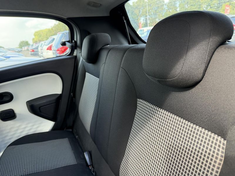 Renault Twingo 1.0TCe - fotka 11 z 19