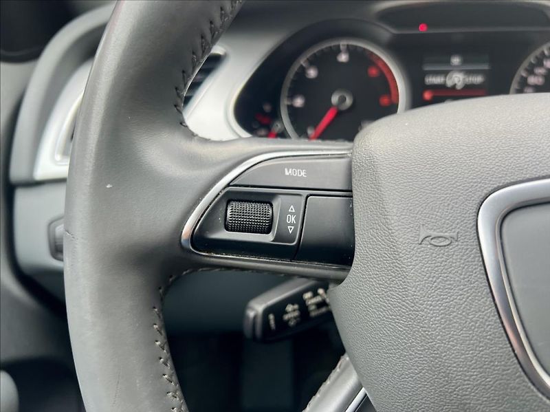 Audi A4 2,0 TDi KLIMA / NAVI - fotka 24 z 40