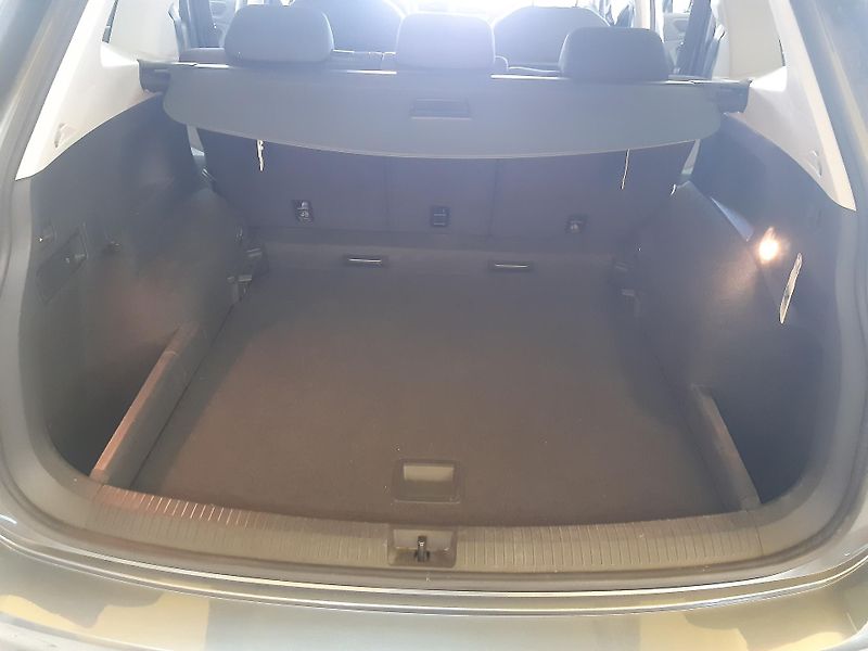 Volkswagen Tiguan Allspace 2.0 TDI 4x4 DSG NAVI LED - fotka 20 z 26