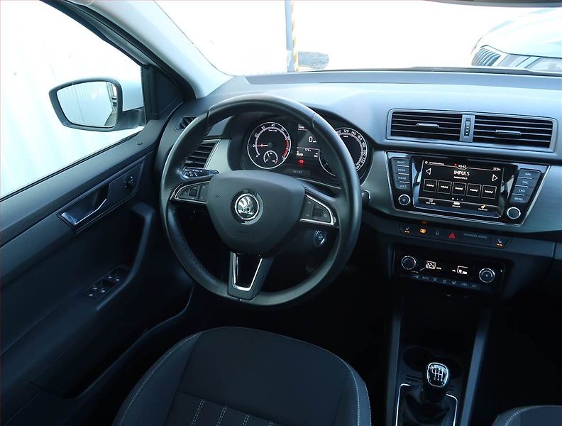 Škoda Fabia (2019) Style 1.0 TSI, Serv.kniha - fotka 7 z 23