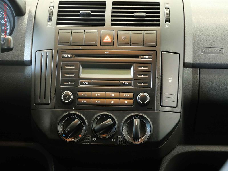 Volkswagen Polo (2008) 1.4MPI, AC - fotka 13 z 17