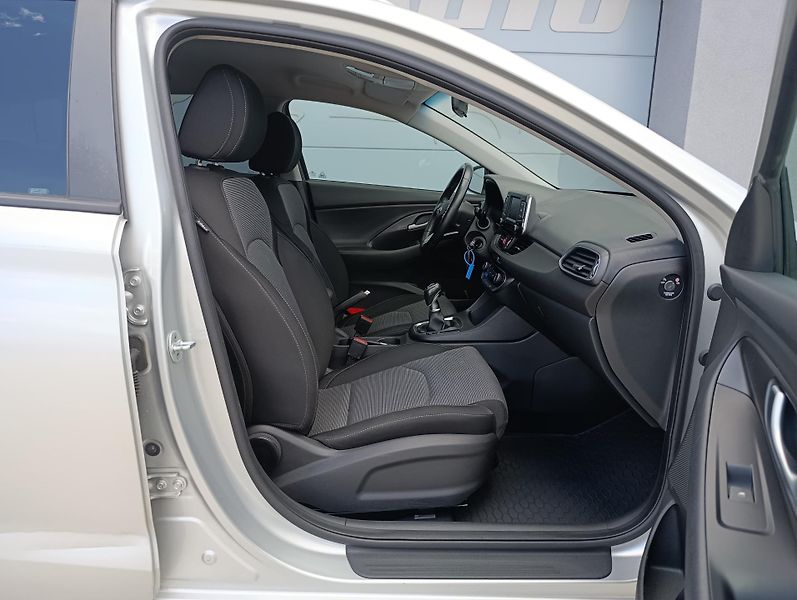 Hyundai i30 1.6CRDI 81kW ČR 1.MAJ DPH - fotka 17 z 32