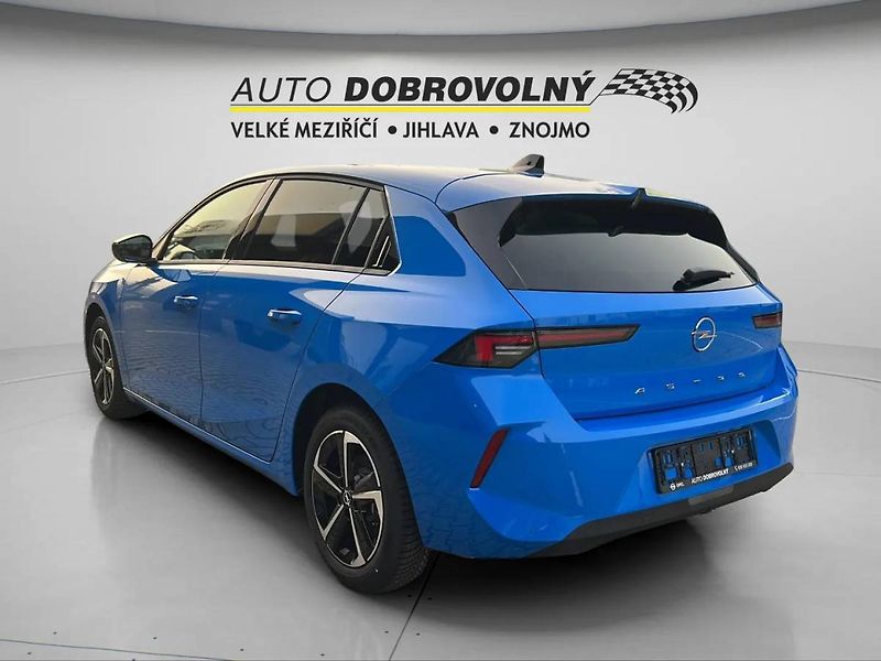 Opel Astra Edition HB 1.2 TURBO (96kW/130 - fotka 5 z 26