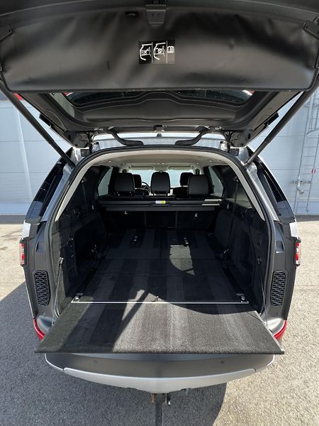 Land Rover Discovery 2.0SD4 177kW LUXURY 7-Míst TZ - fotka 26 z 27