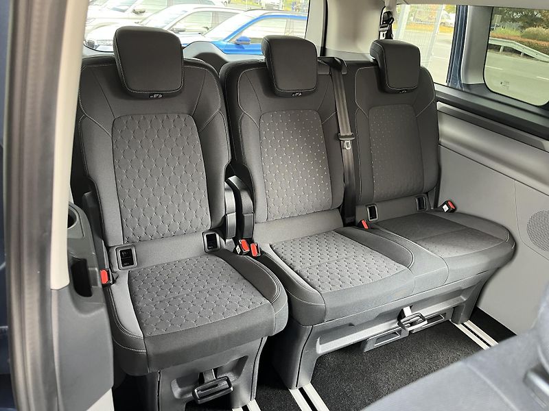 Ford Tourneo Custom (2024) L2*TITANIUM*2xŠOUPKY*8m*KAMERA - fotka 19 z 37