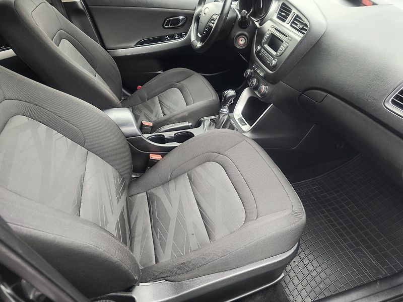 Kia Ceed (2013) 1.6 GDI 99KW/VYHŘ.VOLANT+SEDAD - fotka 20 z 49