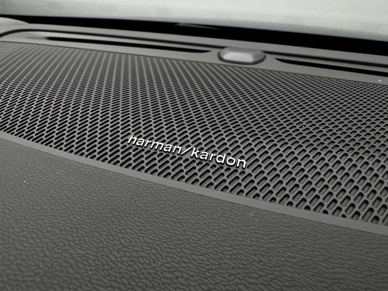 Volvo V60 B4 DARK PLUS AUT  - fotka 20 z 49
