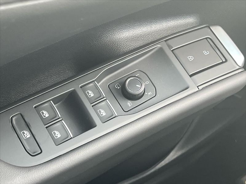 Volkswagen T-Roc 1,5 eTSi110kW 7DSG R-line - fotka 20 z 33
