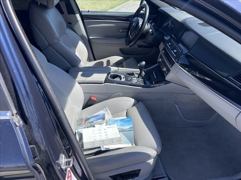 BMW Řada 5 3,0 d 180kw Manuál Luxury 2maj - fotka 17 z 31