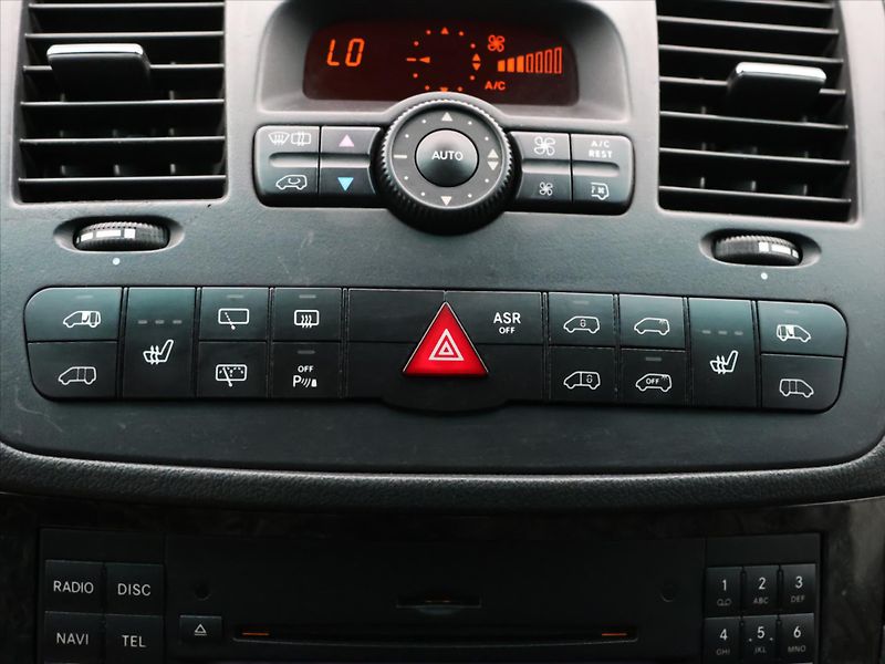 Mercedes-Benz Viano 3,0 CDI 165kW Aut. 6-Míst Tažn - fotka 24 z 36