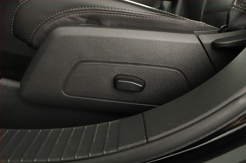 Jeep Compass (2012) 2.0, Tempomat, Vyhř. sedaček - fotka 12 z 14