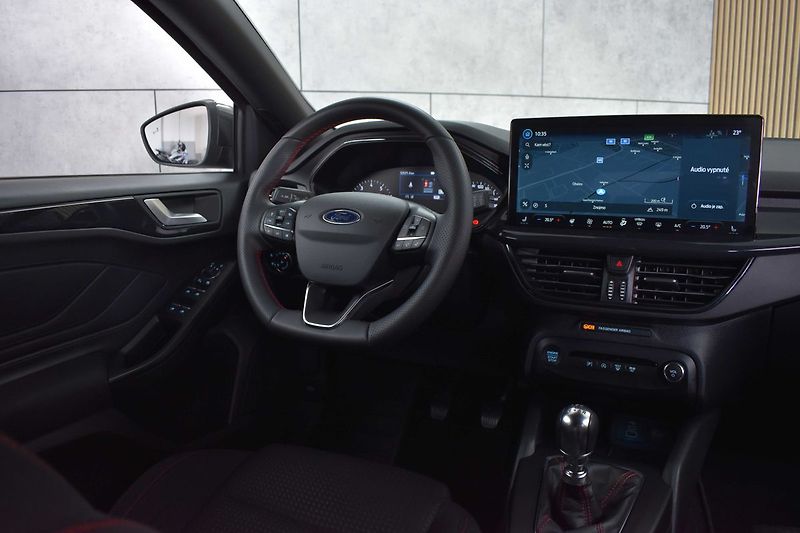 Ford Focus 1.0 EB 92kW ST-LINE*KAMERA*DPH - fotka 9 z 40