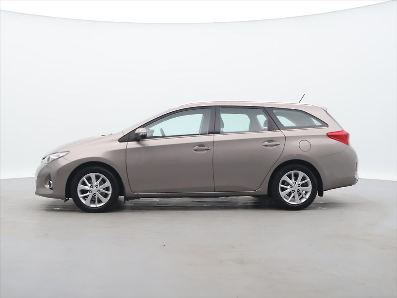 Toyota Auris 1,6 i 97kW Serv. Kniha - fotka 4 z 25