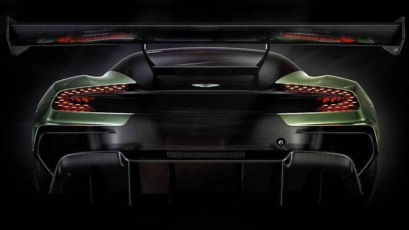 Aston Martin Vulcan homologovaný pro silniční využití.