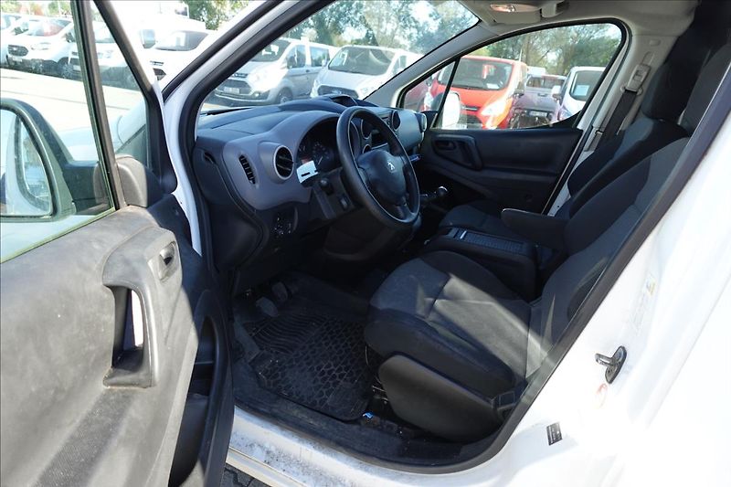 Peugeot Partner 1,6 HDI  KLIMA SERVISKA - fotka 18 z 29
