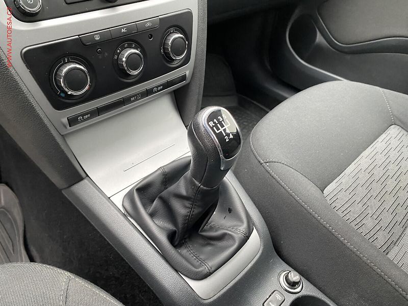 Škoda Octavia (2012) 1.6TDi, AC, temp - fotka 16 z 18