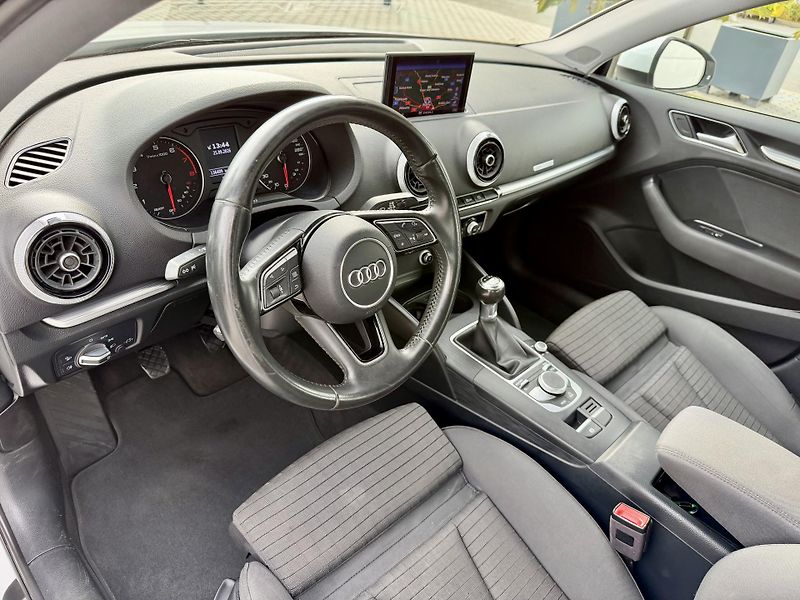 Audi A3 (2018) 1.0 TFSI Sport - fotka 10 z 19