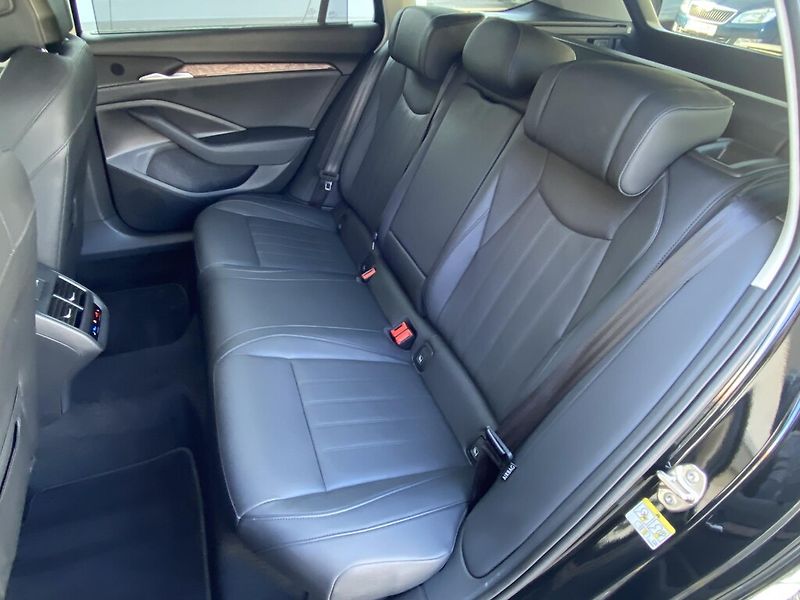 Škoda Superb Combi 2,0 TDI 142 kW L&K DSG - fotka 25 z 29