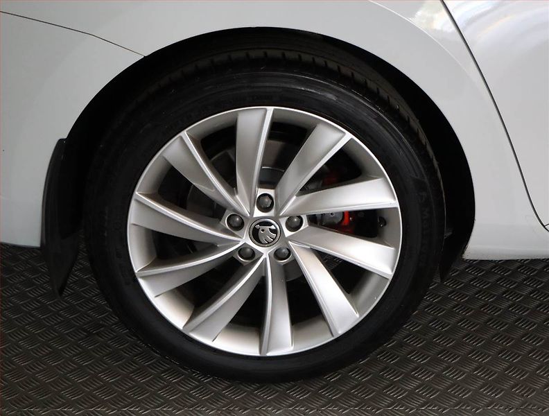 Škoda Superb (2015) Style 1.8 TSI, Bi-Xenony - fotka 15 z 21