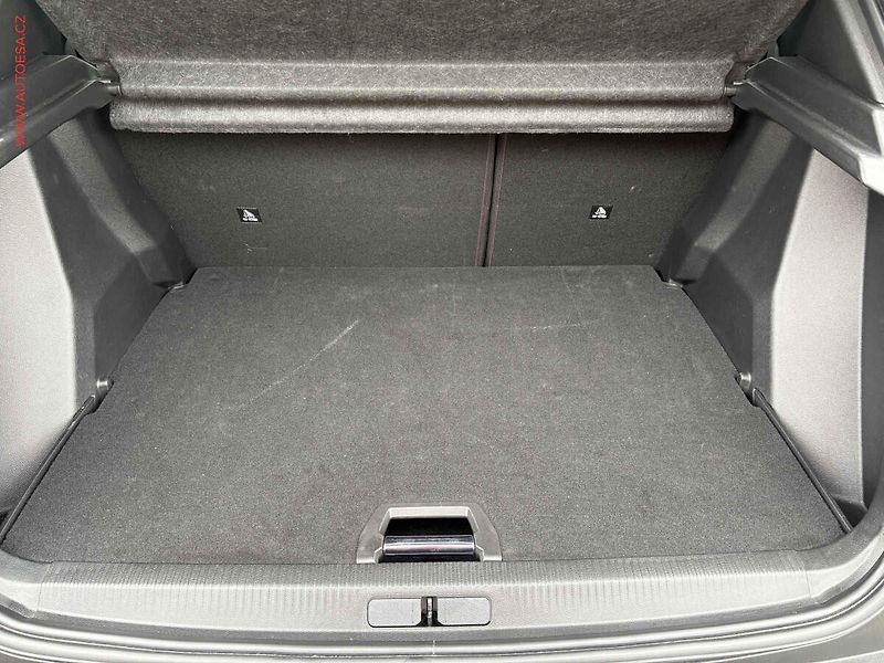 Peugeot 2008 (2021) 1.2PT, ČR, servis.kniha - fotka 7 z 18