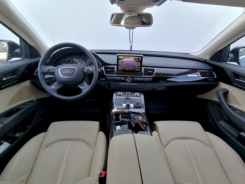 Audi A8 (2010) 4,2 V8 Quattro TOP - fotka 11 z 25