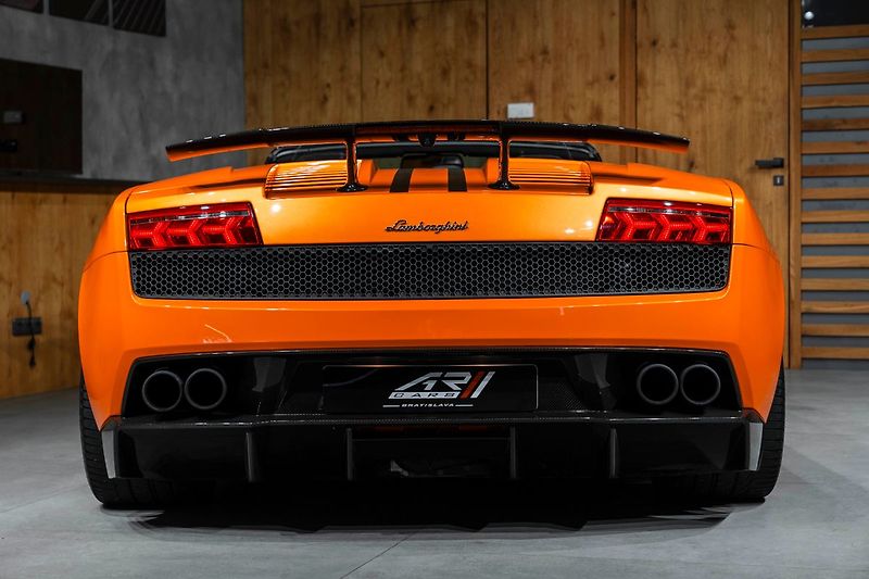 Lamborghini Gallardo Performante - fotka 32 z 36