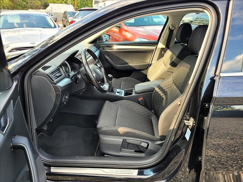 Škoda Superb 1,5 zálohováno - fotka 9 z 50