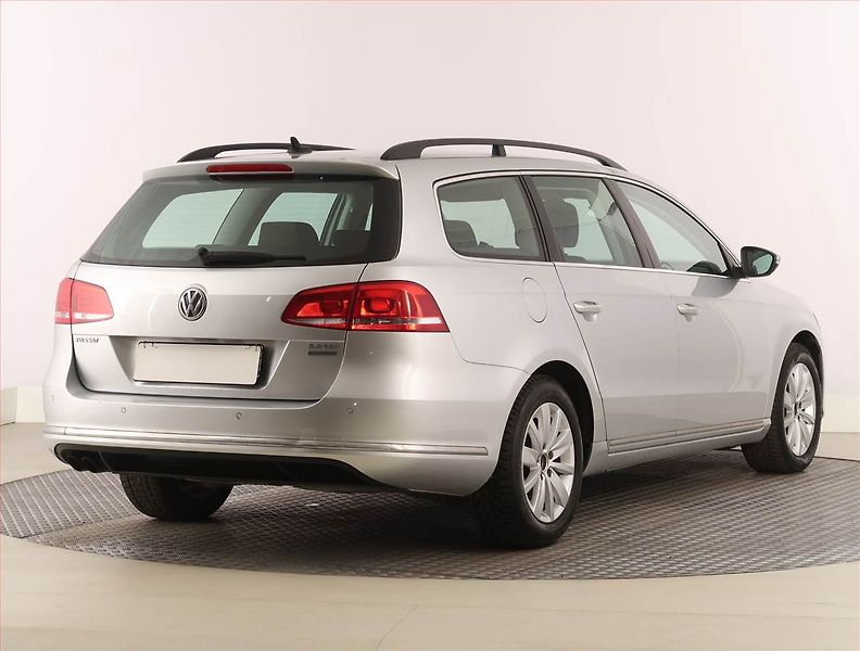 Volkswagen Passat (2012) Comfortline 2.0 TDI, Navi - fotka 5 z 21