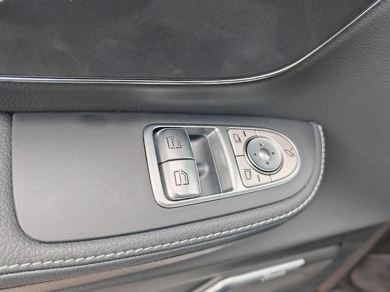 Mercedes-Benz Třídy V 300d 4M AMG L, Vzduchový pod. - fotka 28 z 42