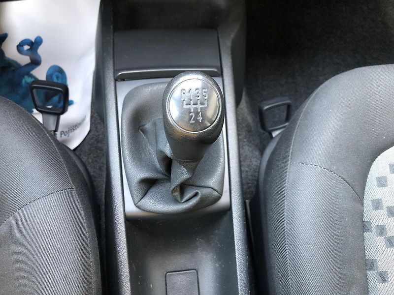 Škoda Fabia (2005) 1.4 16V - fotka 17 z 31