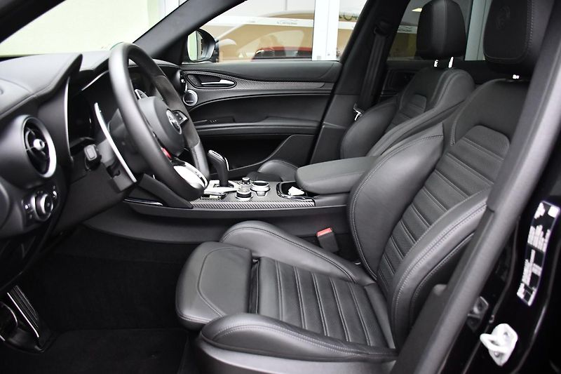 Alfa Romeo Stelvio 2.9V6 Bi-T.382 kW QUADRIFOGLIO - fotka 13 z 46