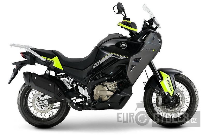 QJ Motor (2026) SVT 650 X, akce kufry zdarma - fotka 8 z 9