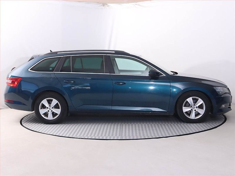 Škoda Superb (2016) Ambition 1.6 TDI, Automat - fotka 6 z 18