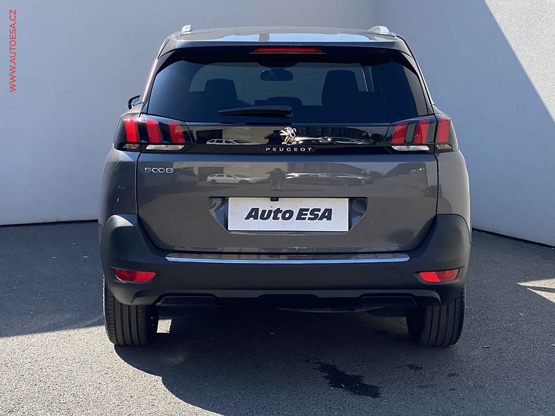 Peugeot 5008 (2023) 1.2 PT, 1.maj,ČR, Allure, AT - fotka 5 z 18
