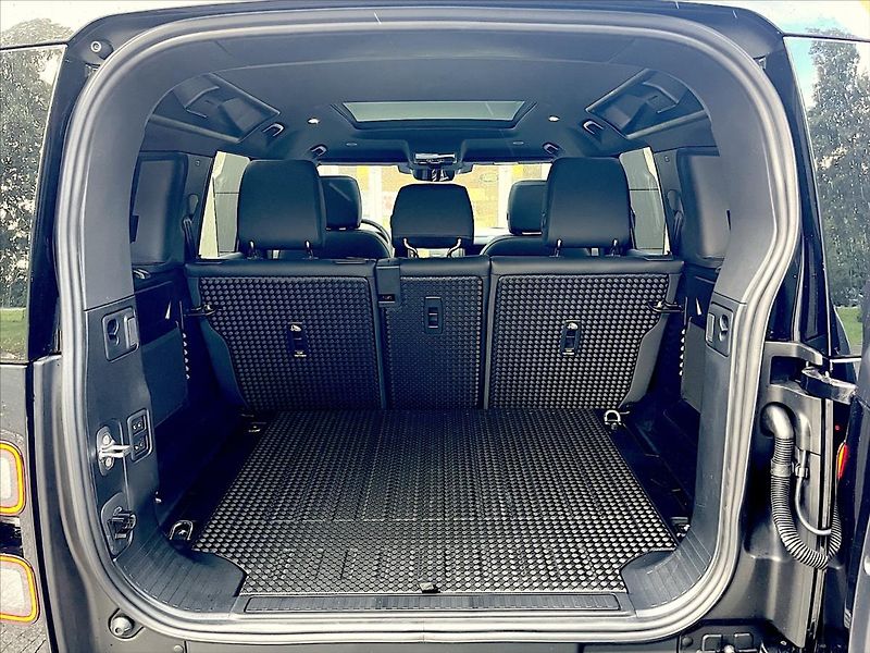 Land Rover Defender (2026) 3,0   110 X-Dynamic SE D250 AW - fotka 19 z 20
